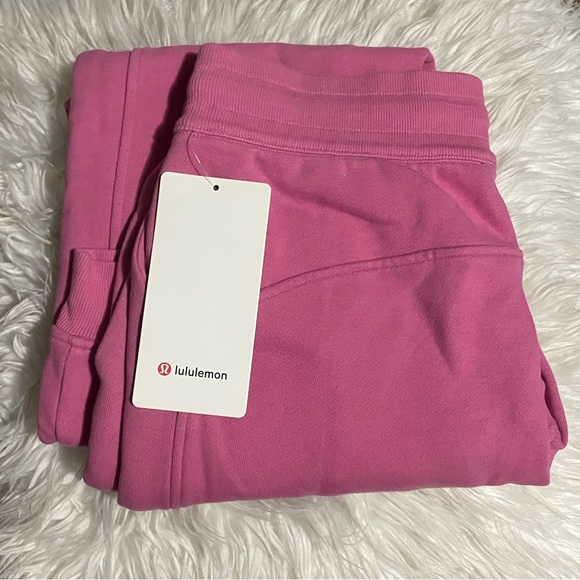 lululemon scuba joggers 🤍 - Picture 3 of 3